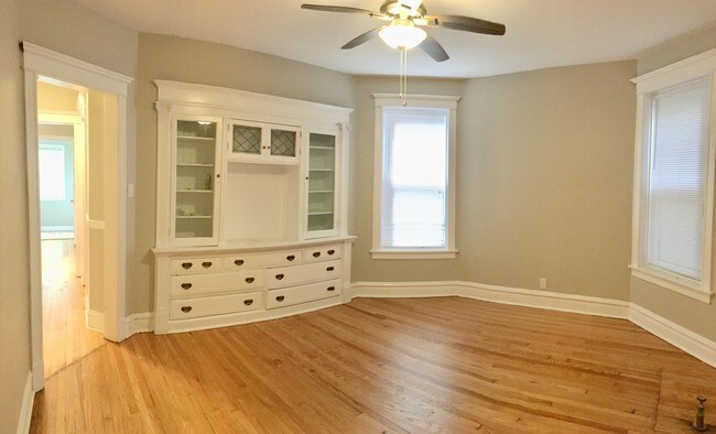 Dining room - 5507 N Glenwood Ave