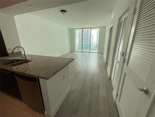 Foto del edificio - 950 Brickell Bay Dr