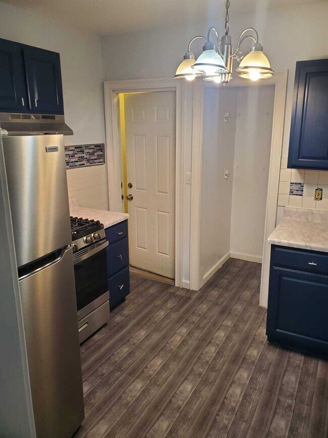 Building Photo - 11 Lawrence Rd