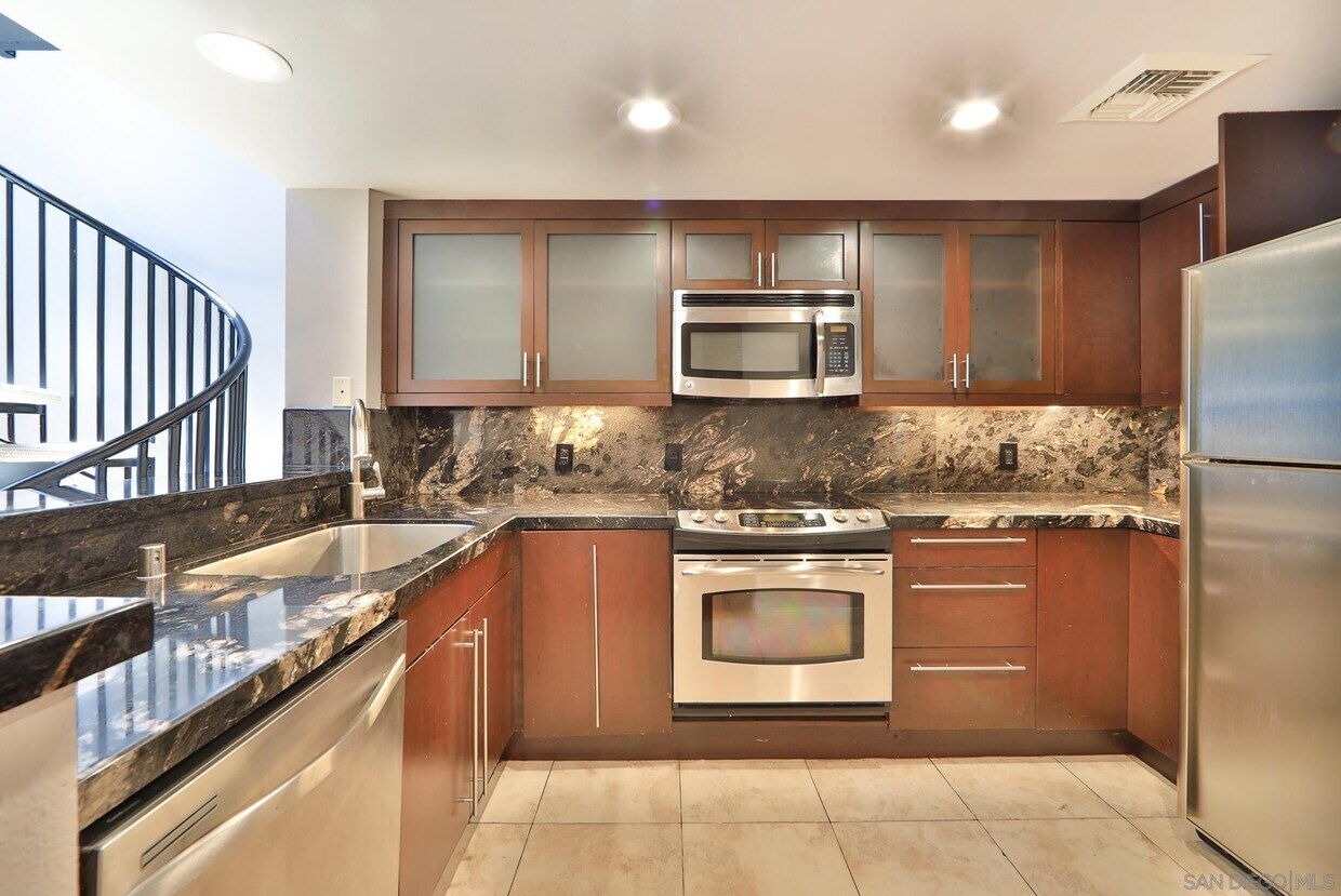 Foto principal - 2400 5th Ave