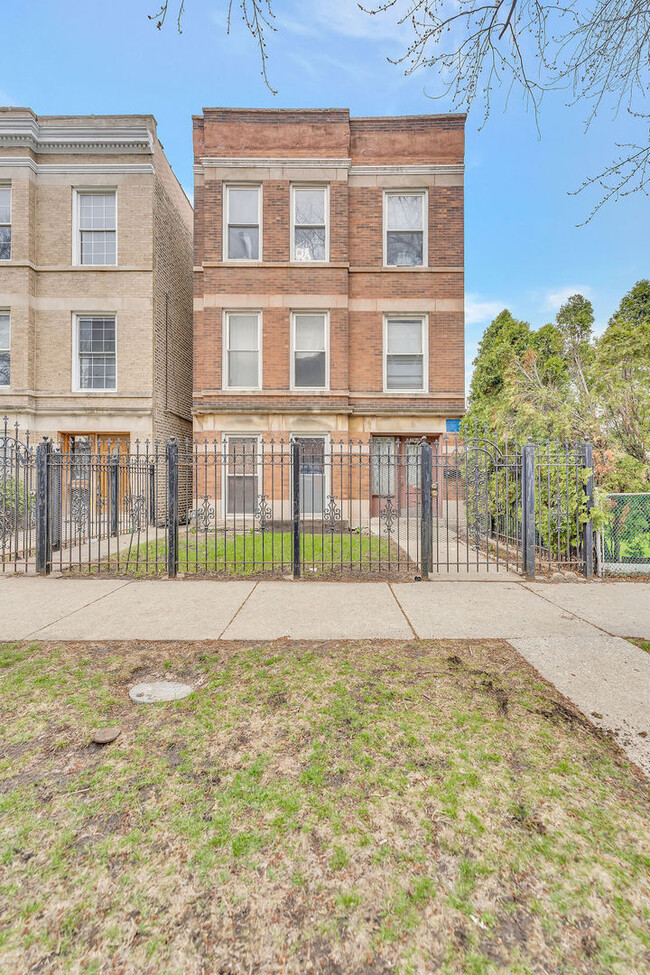 Building Photo - 2946 N Rockwell St