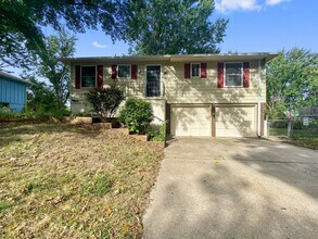 Building Photo - 118 SE Flagstone St