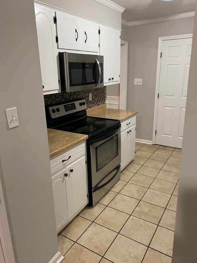 Building Photo - 366 Park Way Ct E