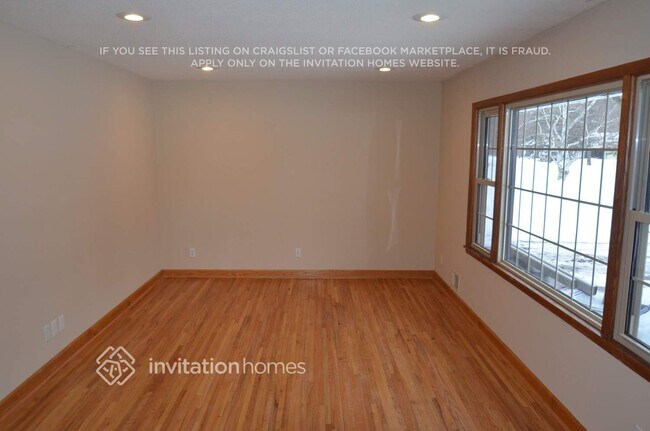 Foto del edificio - 707 Keniston St N