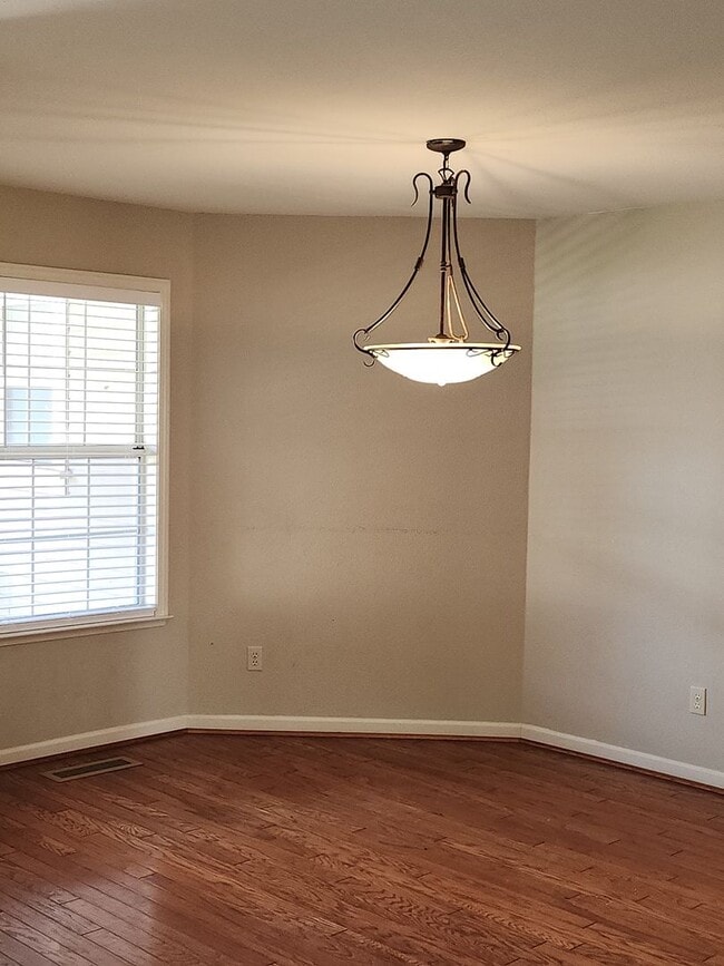 Foto del edificio - Lovely 4 bedrooms, 3 bathrooms in Windsor