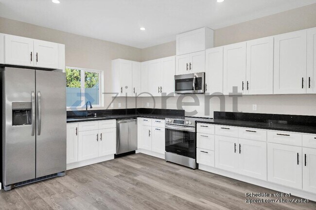 Foto del edificio - 22657 Strathern St
