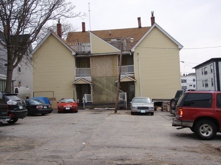 Building Photo - 8-10 Derry St