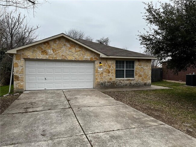 Building Photo - 910 Indian Meadow Dr
