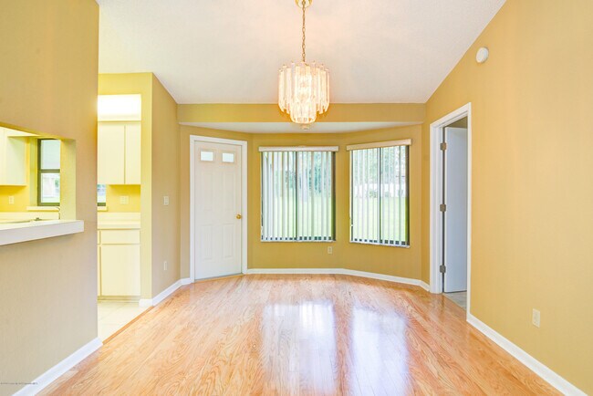 Foto del edificio - 13460 Little Farms Dr