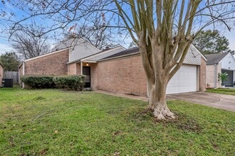 Building Photo - 4407 Hickory Grove Dr