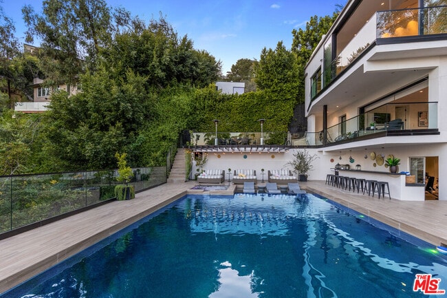 Building Photo - 8514 Franklin Ave