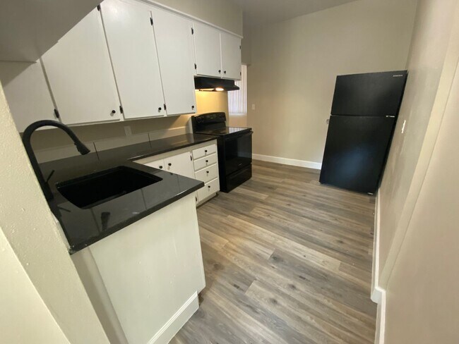 Foto del edificio - Contemporary 1 Bedroom/1 Bath in Charming ...