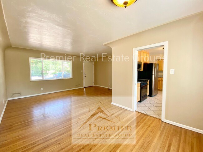 Foto del edificio - 325 W Ramona Ave