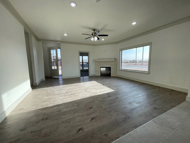 Foto del edificio - Recently Built 4/2/2 in Frenship ISD!