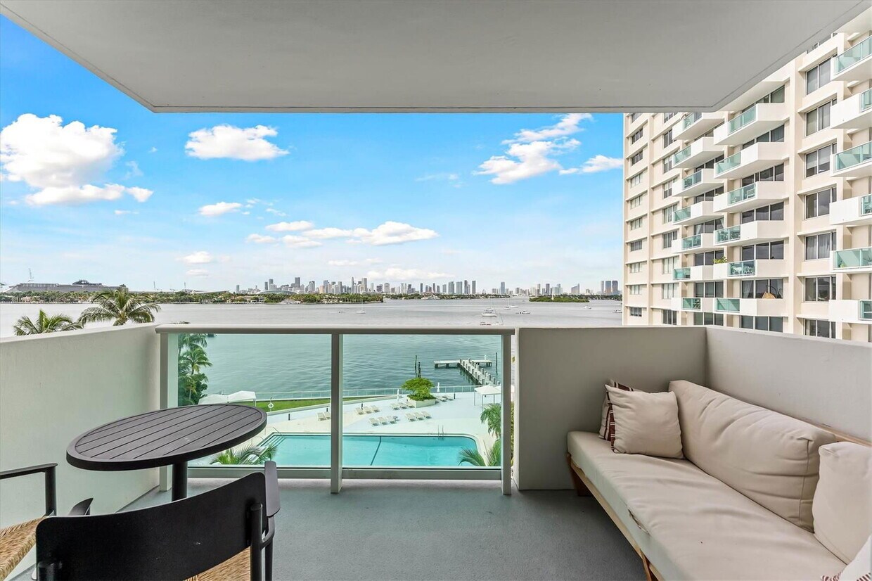 Foto principal - 1200 West Ave