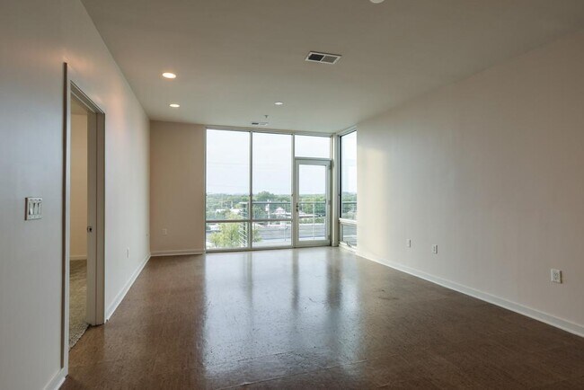 Building Photo - 926 Woodland St