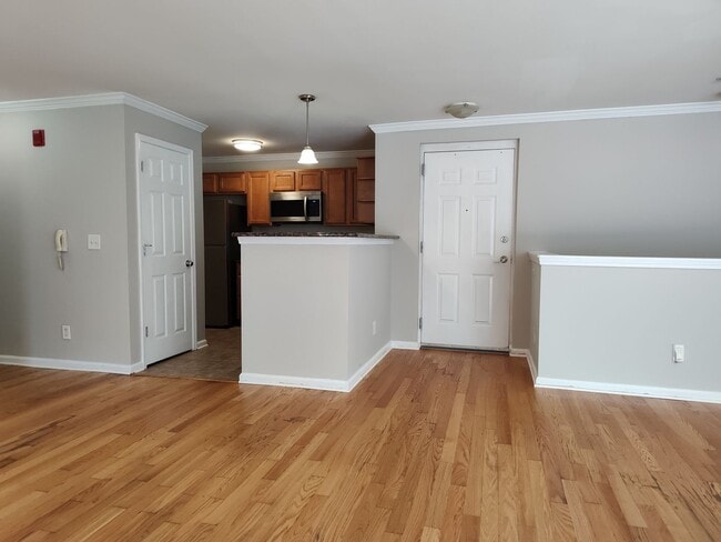 Building Photo - Move in Ready Condo located in The Renaiss...