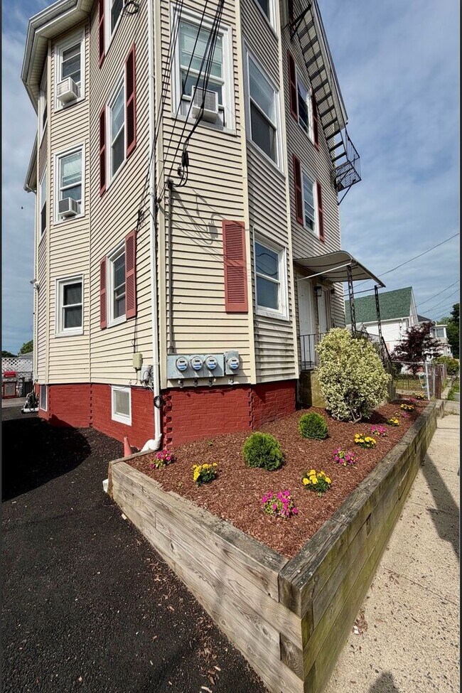 Building Photo - 178-180 Chandler Avenue