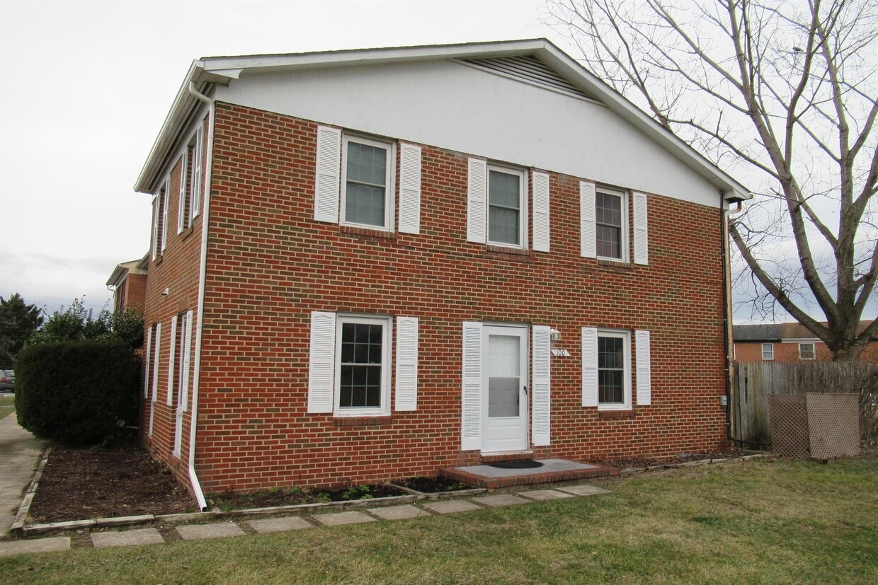 Primary Photo - 100 Chinkapin Dr