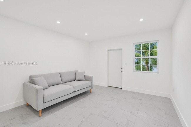 Foto del edificio - 5807 SW 25th St