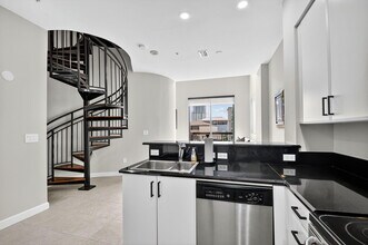 Building Photo - 801 S Olive Ave