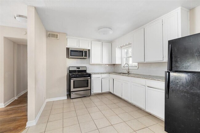 Building Photo - 5214 Plum Dr