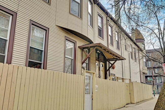Building Photo - 2524 W Fullerton Ave