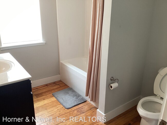 Building Photo - 2 br, 1 bath House - 112 West Irvin Street...