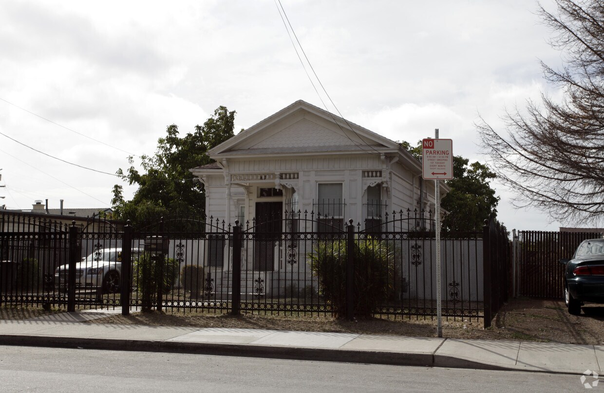 Building Photo - 16325 Kent Ave
