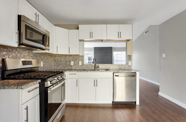 Building Photo - 10504 Little Pebble Dr