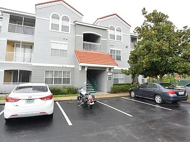 Building Photo - 18001 Richmond Pl Dr