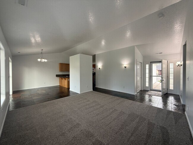 Foto del edificio - 3 bed, 2 bath- Kennewick Location!