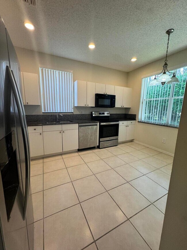 Foto del edificio - 10895 Fillmore Dr