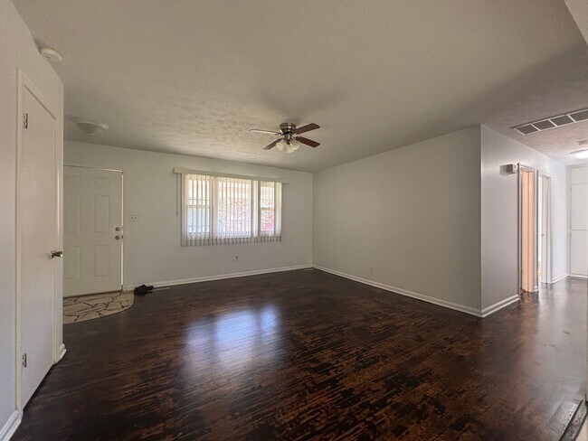 Foto del edificio - Beautiful 3 bedroom 1 bath house!