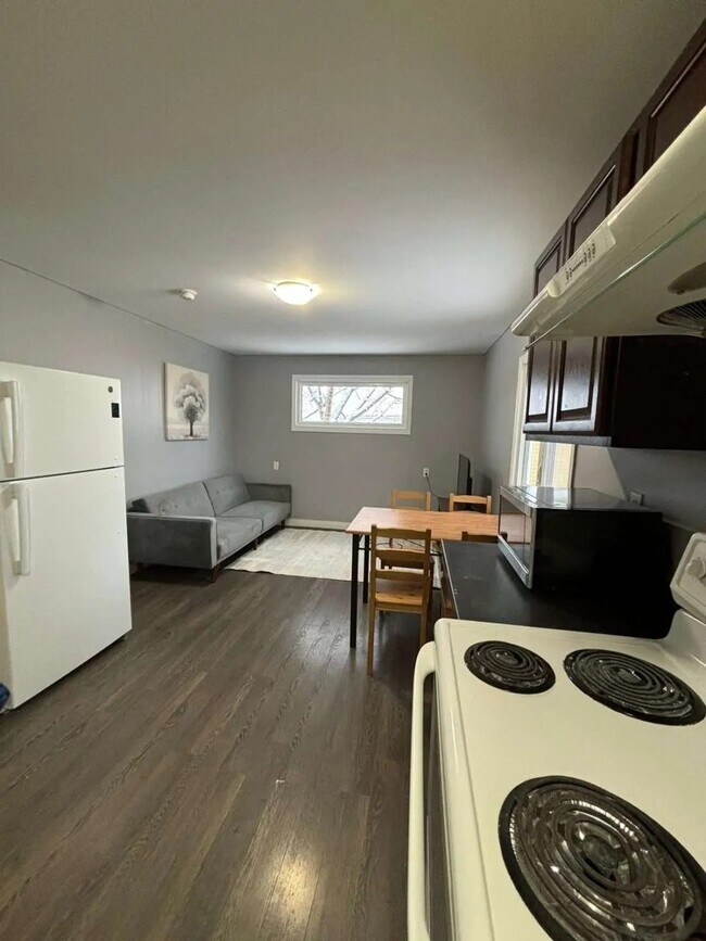 Photo du bâtiment - 225 N River Rd
