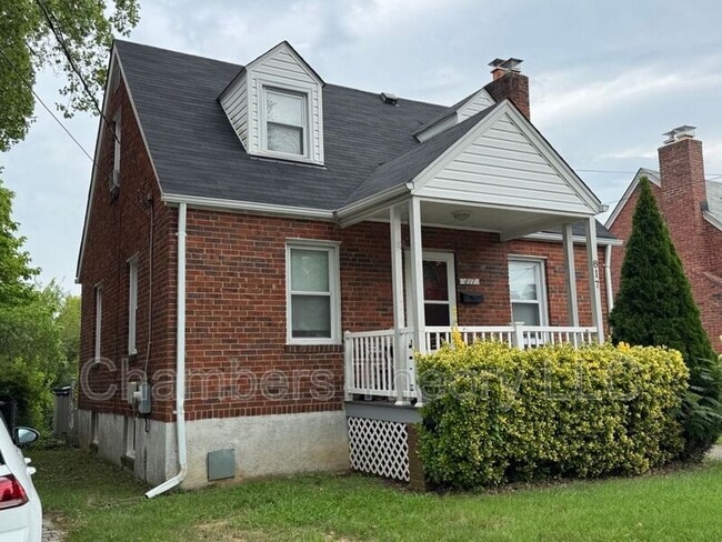 Building Photo - 817 N Jefferson St