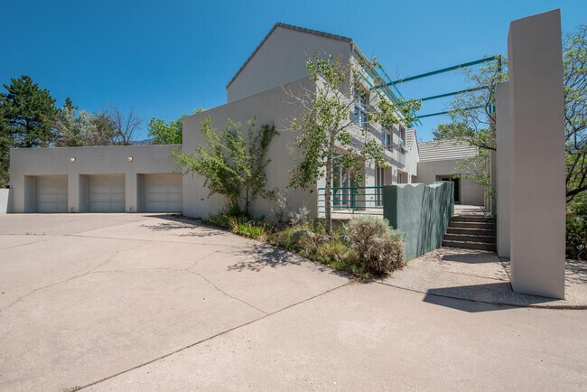 Building Photo - 1221 Rockrose Rd NE