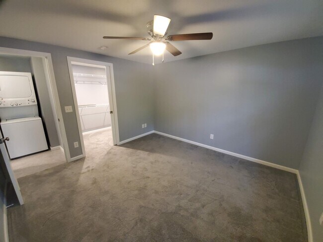 Building Photo - 3041 La Vista Dr