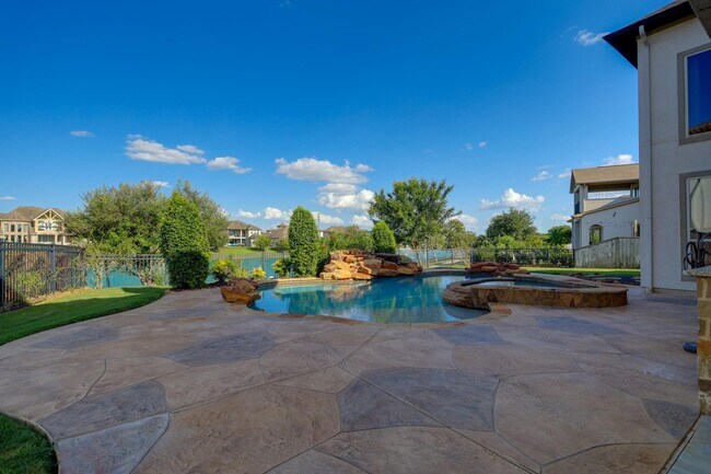 Foto del edificio - 2607 Hollingsworth Pine Ln