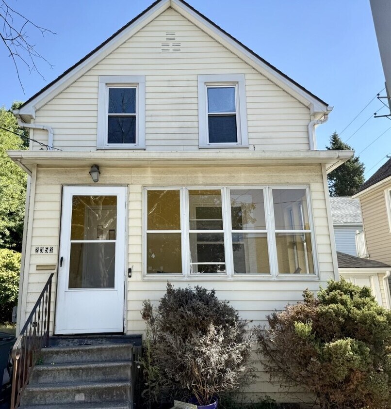 Foto principal - 2353 19th St SW