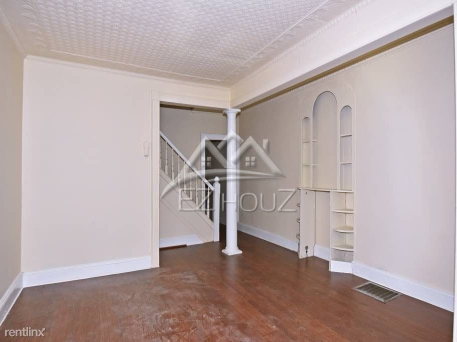 Primary Photo - 3 br, 1 bath House - 2015 Division St