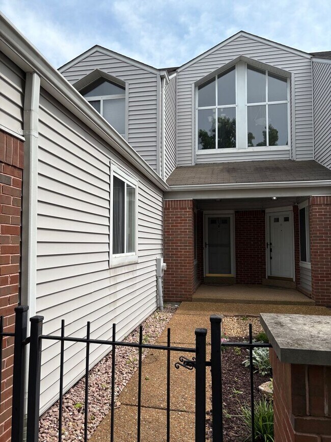 Foto del edificio - 1716 HIGVIEW CIRCLE COURT | BALLWIN 63021