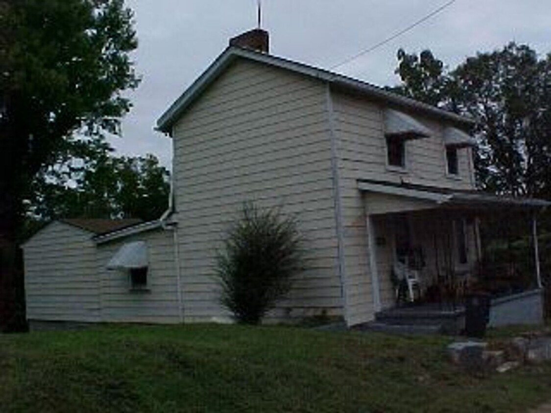 Foto del edificio - 2 Story House Under $800