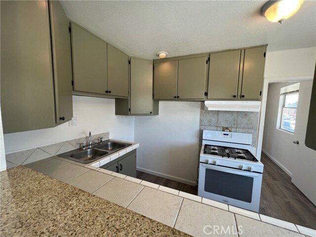 Foto del edificio - 1324 N Mt Vernon Ave