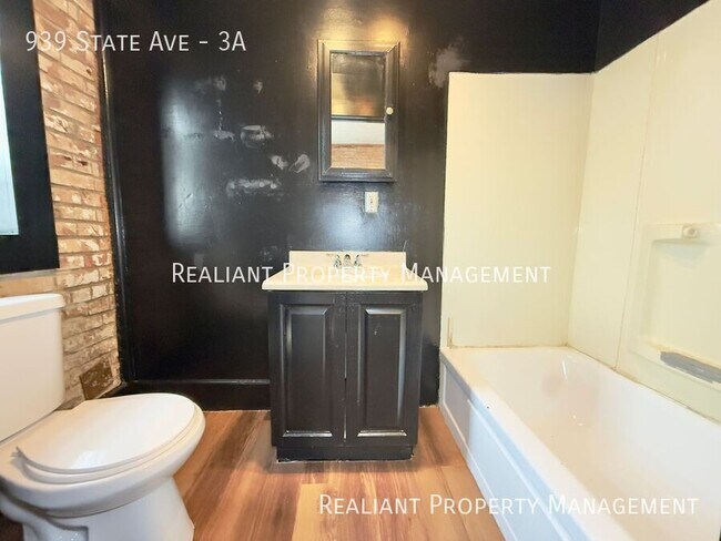 Building Photo - 939 State Ave