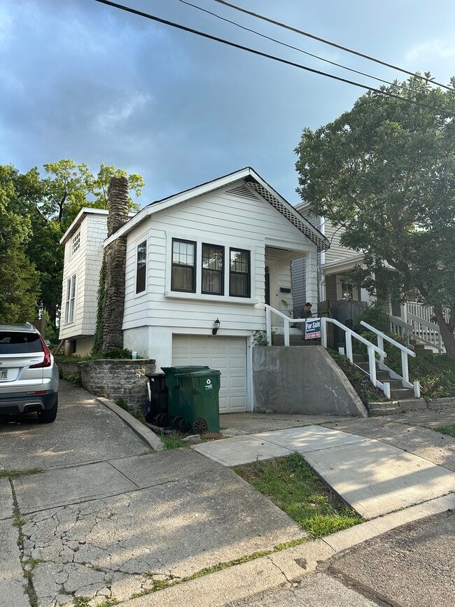 Building Photo - 3373 Everson Ave