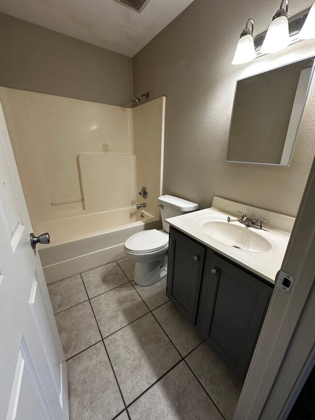 Foto del edificio - 5212 Collier Ct