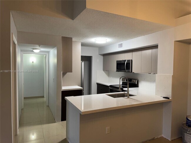 Foto del edificio - 2051 Renaissance Blvd