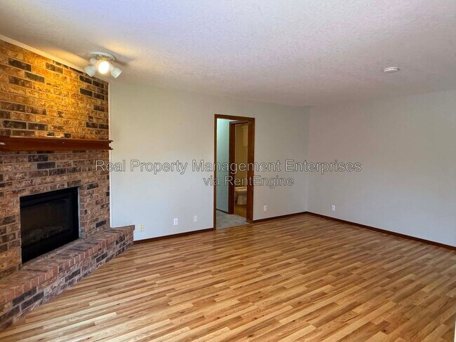 Foto del edificio - 4105 Heritage Pl Dr