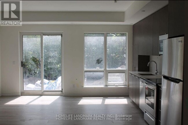 Building Photo - 871-871 Sheppard Ave W